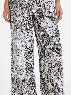 NWT Express (size medium) Black & White Baroque Print Wide Leg Pants
